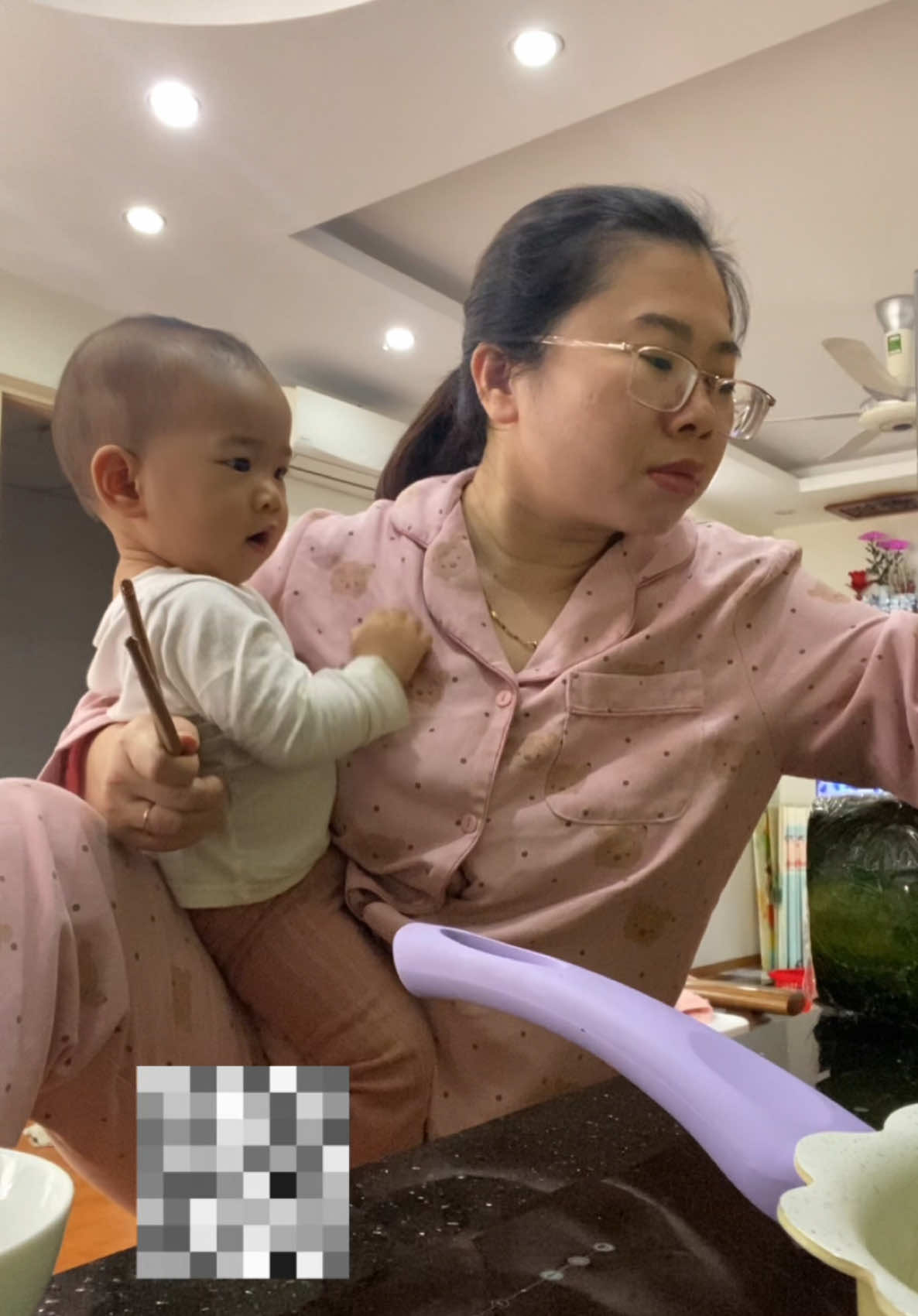 Đây là cách tôi vừa nấu ăn vừa trông con #dangtaplamdau #mebe