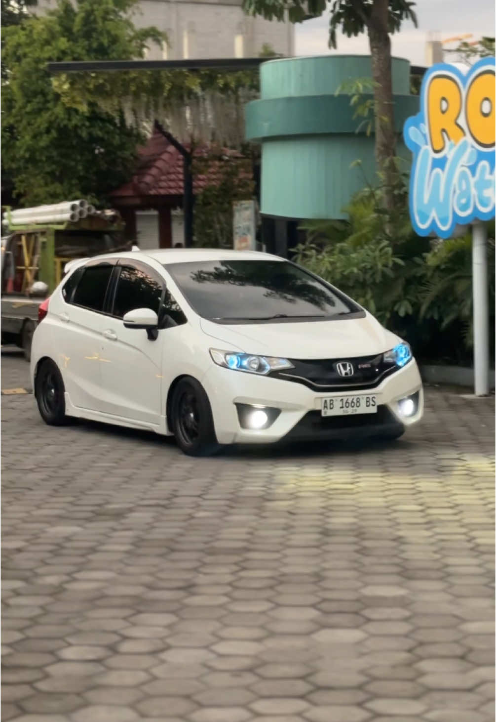 Absen kalian dari daerah mana? Me: Jogja. #HondaJazz #JazzGK5 