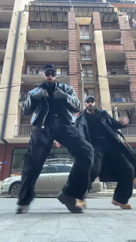 2025 we are baack 🔥❤️ dc @carlsuffrin #breezy #chrisbrown #dance #trending #twins #fyp 