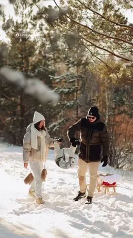 Snow days are the best days 🥹❄️☃️🤍 #familytime #snow #wintervibes #2025 #snow #outfit #photoshoot 