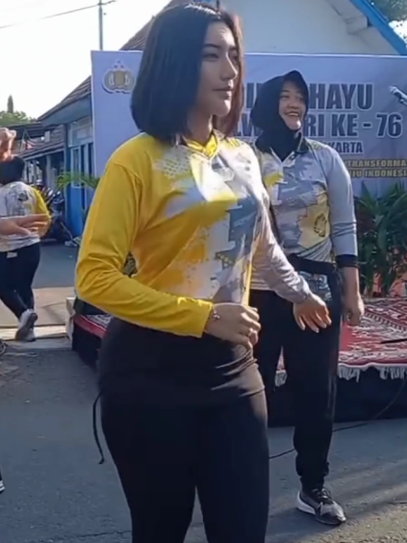 Sore Pemirsa,,,  Jangan Lupa Olahraga...  #CapCut #fyp #foryou #polwan #polwancantik #iptuvebby 