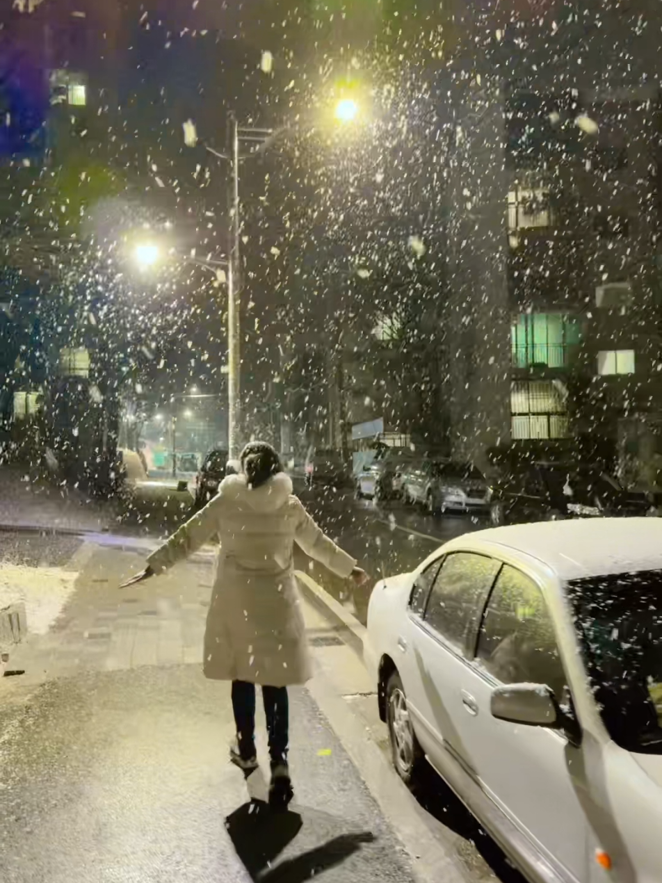 অনেকদিন পর আজকে আমাদের এখানে প্রচুর তুষারপাত হয়েছে#🇰🇷🇰🇷🇰🇷🇰🇷 #viral #foryourpage #southkorea #unfrezzmyaccount🙏 @TikTok Bangladesh @For You House ⍟ 