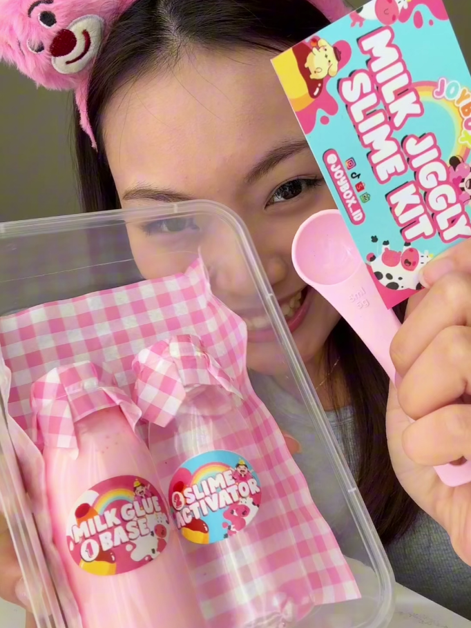 wihhh seru banget kak @Jessica Effendy bikin slime pake milk jiggly slime kit Joybox 😍💖🌈 Yang mau bikin slime sendiri kaya kak Jessica bisa cek link di bio kita ya 🥳🎉🌈 #joybox #joyboxslime #slimekit  #slime #fyp 