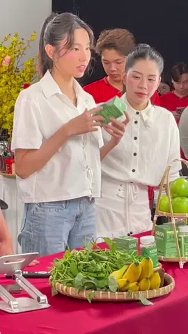 Khi cuộc đời cho bạn Kera. Mọi người: livestream liền liền. Tui: Ăn đã, ăn ngon rồi tính tiếp =)) #cerchoice #hangdumuc #kera