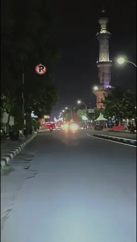 jalan-jalan malem ke kota meleng dikit pikiran ne gawur 🥴 #ciawimaja_kuning #cirebonjeh #cirebontiktok #cirebonpride🏴‍☠️ 