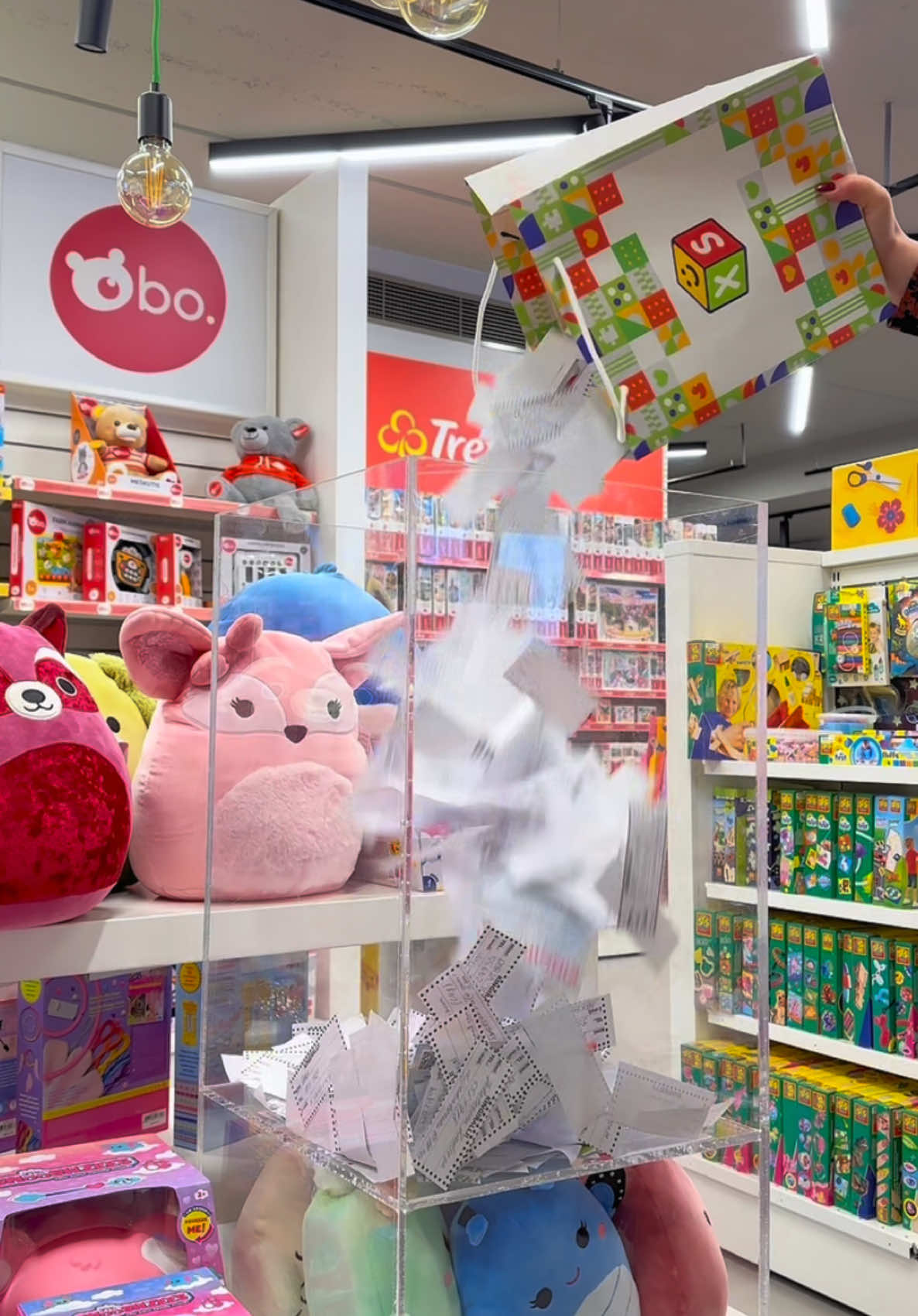 Tule ja ela kaasa Kingirallile, sest ühel õnnelikul pealtvaatajal on võimalus kohapeal osaleda loosis ja võita täiendav 30-sekundiline Kingiralli jooks‼️ 🤩Kingiralli kampaania on lõppenud ning selgusid 3 võitjat, kes osalevad 18.01.2025 kell 13.00 T1 keskuses XS Mänguasjad kaupluses Kingiralli finaaljooksul, kus saavad 1 minuti jooksul rallida endale kõik see, mida hing ihkab! 🥳 Palju õnne: Keili Kullamägi Anton Eiro-Einar Kuslap #xsmanguasjad #t1 #tallinn #estonia #fun #rec  @xstoys 