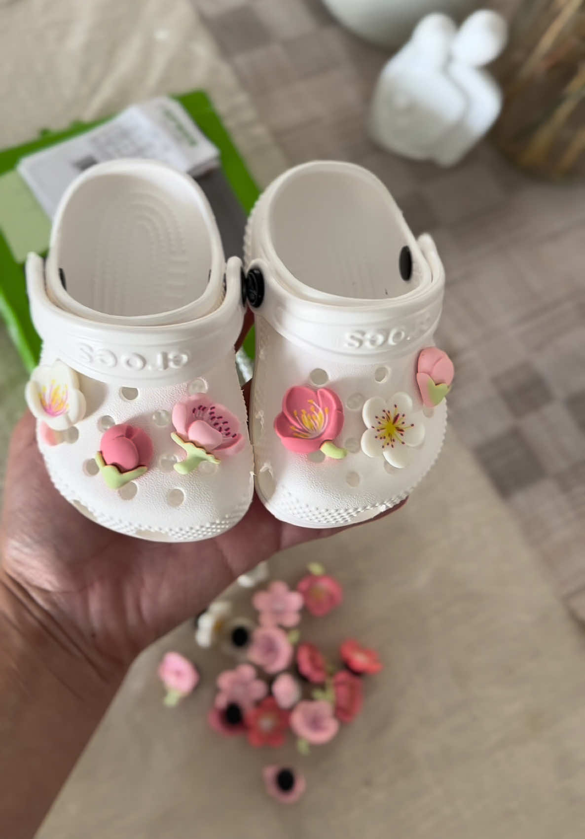 Amando ser una girlmom 🌷💕✨  @Milanh Concept Store 💫#crocs #baby #girlmom #babycrocs #fy #fyppppppppppppppppppppppp 