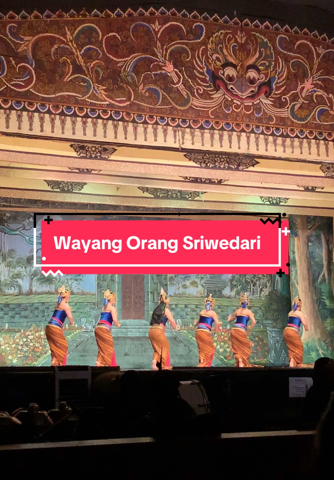 Wayang Orang Sriwedari: Warisan Hidup dari Solo Wayang Orang Sriwedari sudah menjadi bagian dari jiwa Kota Solo sejak 1911. Lewat gerak tari, iringan gamelan, dan kisah Mahabharata serta Ramayana, seni ini bukan sekadar hiburan, tetapi cara kita menjaga tradisi dan memahami nilai-nilai kehidupan. Mari terus merawatnya, agar budaya ini tetap hidup di hati kita semua. #wayangorangsriwedari #warisanbudayaindonesia #jawatengah #wayangjawa #ramayana #mahabarata 