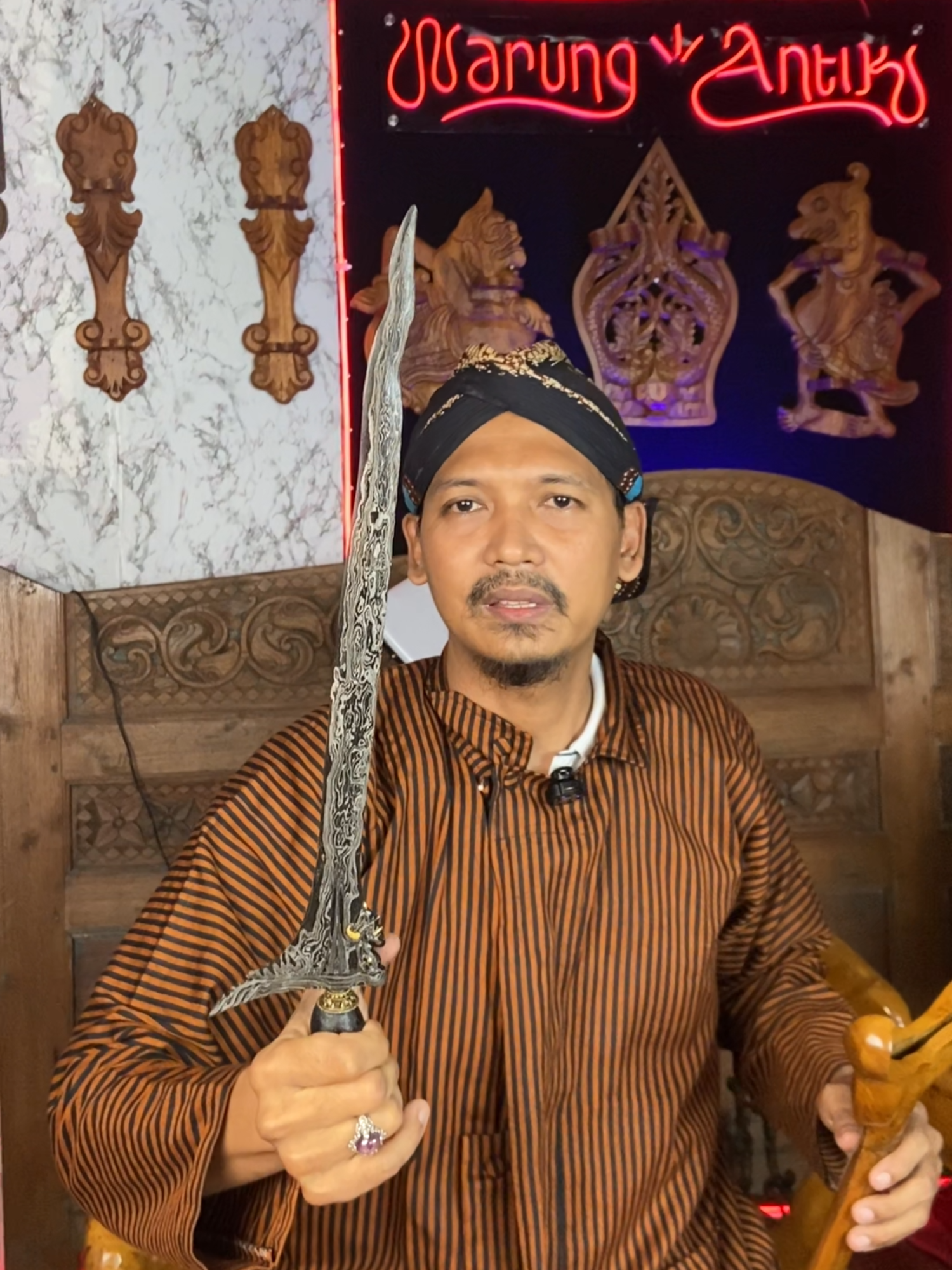 Keris dhapur Ganseha Pamor Wos Utah filosofi kerejekian yang melimpah, estimasi Mataram Sultan Agung... Koleksi Warung Antik... #warungantik #keris #kerispusaka #pusakaindonesia #budaya #budayajawa #kerispusakaindonesia #kerisnusantara #kerismataram #kerisantik #keristuban #kerisraksasa #budayaindonesia #ethnic #pusaka #pusakanusantara #history #etnik #kuno #antik #majapahit #sriwijaya #medang #kerajaanmedang #medangkamulan #bethok #kadga