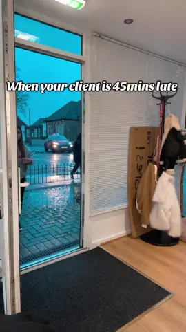 too late👋🏽💋 #bournemouthlashtech #lashtech #beauty #famous #viral #lashesextension #funn #funnytiktok @Isobel | THE DOLL HAUSE 