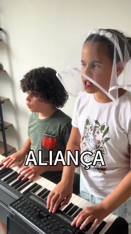 Respondendo a @Ryan santos Aliança 👰 🤵 #tribalistas #ouvidoabsoluto #pianoevoz #deficienciavisual #casamento 