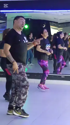 lo mejor del #baile solo en #estudioultrafitness  #fitdance #bailefitness #Fitness 