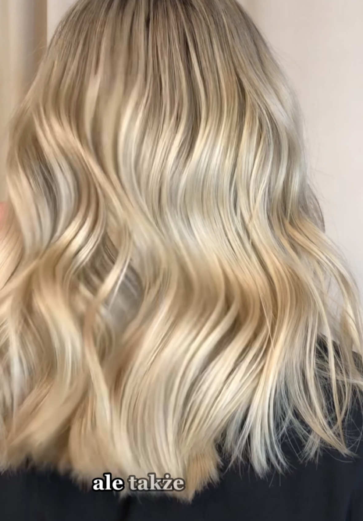 Odbudowa molekularna od L’Oréal Professionnel to prawdziwa rewolucja w regeneracji włosów! Dzięki zaawansowanej technologii molekularnej zabieg ten działa na najgłębsze warstwy włosa, wzmacniając go od wewnątrz i przywracając zdrowy wygląd. Efekt? Mocne, lśniące i gładkie włosy, które wyglądają, jakby nigdy nie przeszły żadnych uszkodzeń. Idealne rozwiązanie dla włosów zniszczonych, suchych czy osłabionych zabiegami chemicznymi. Masz ochotę spróbować? Umów się na wizytę i przekonaj się, jak Twoje włosy mogą odzyskać swoje piękno! @lorealpro #haircare #lorealpro #lorealprofessionnel #odbudowamolekularna #odbudowamolekularnawłosów #fryzjerwrocław #fryzjerstwowrocław #odbudowawłosów #dlaciebie #dc #pięknewłosy #trend 