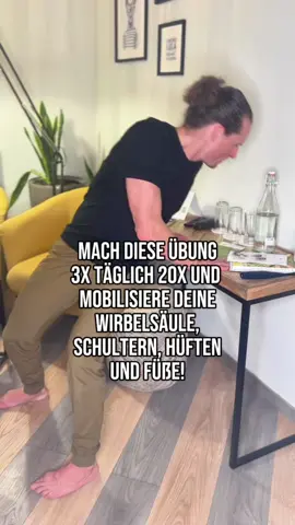 FOLGE MIR, wenn du in diesem Jahr deine Ziele erreichen willst – weniger Schmerzen, mehr Beweglichkeit und ein aktiveres Leben! 💪🏠 Du möchtest fit und aktiv bleiben, aber der Schweinehund und komplizierte Programme stehen dir im Weg? Kein Problem! Ich zeige dir täglich einfache, funktionelle Übungen, die du ganz leicht in deinen Alltag integrieren kannst. Mit meinen Übungen erreichst du: – **Mehr Mobilität**, um geschmeidiger durchs Leben zu gehen – **Bessere Balance**, um sicher und stabil zu bleiben – **Kraft und Stabilität**, um Verletzungen vorzubeugen Das Beste: Du brauchst weder teures Equipment noch viel Zeit – nur den Willen, JETZT zu starten! Mit mir wird Bewegung einfach, effektiv und nachhaltig, egal ob du Anfänger bist oder nach einer langfristigen Lösung suchst. Gemeinsam schaffen wir es, deine Gesundheit zu stärken und Schmerzen hinter dir zu lassen. FOLGE MIR für tägliche Videos und Tipps, die dich bewegen – hin zu einem fitteren, stärkeren und schmerzfreieren Leben. 🚀🙌 Wie fühlt sich diese Übung für dich an?