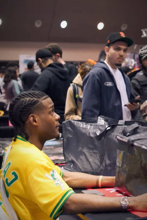Mystery Box worth $25,000 scam #sneakers #viral #reseller #kicks #shoes #foryou 