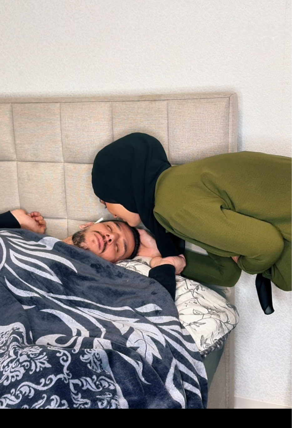 Sie liebt mich und steht immer hinter mir 😂😂😂😂