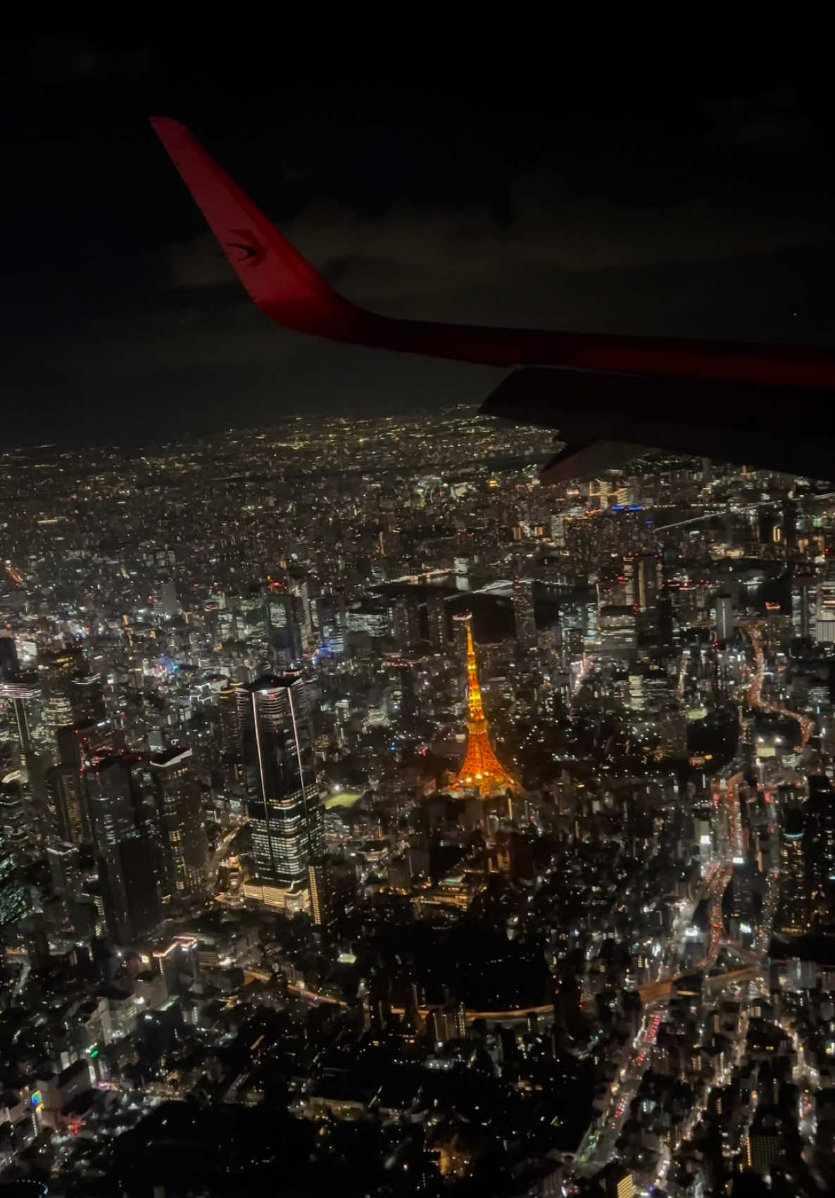✨🌃 *Tokyo at Night from the Sky* 🌟✈️ A whole new world from up here! 😍✨ Flying over the dazzling city lights and catching the glow of the iconic Tokyo Tower 🗼💫 — there's nothing like this view! 😱🔥 Who else dreams of seeing Tokyo from above? 😍👇 #TokyoVibes #TokyoNight #TokyoTower #SkyHighViews #CityLights #TravelGoals #Wanderlust #NightFlight #AerialView #TokyoLife #Japan 🇯🇵✨ #BucketList #fyp #ExploreTheWorld #NightScapes #TokyoDreams #FlightMode #TokyoSkyline #foryou 