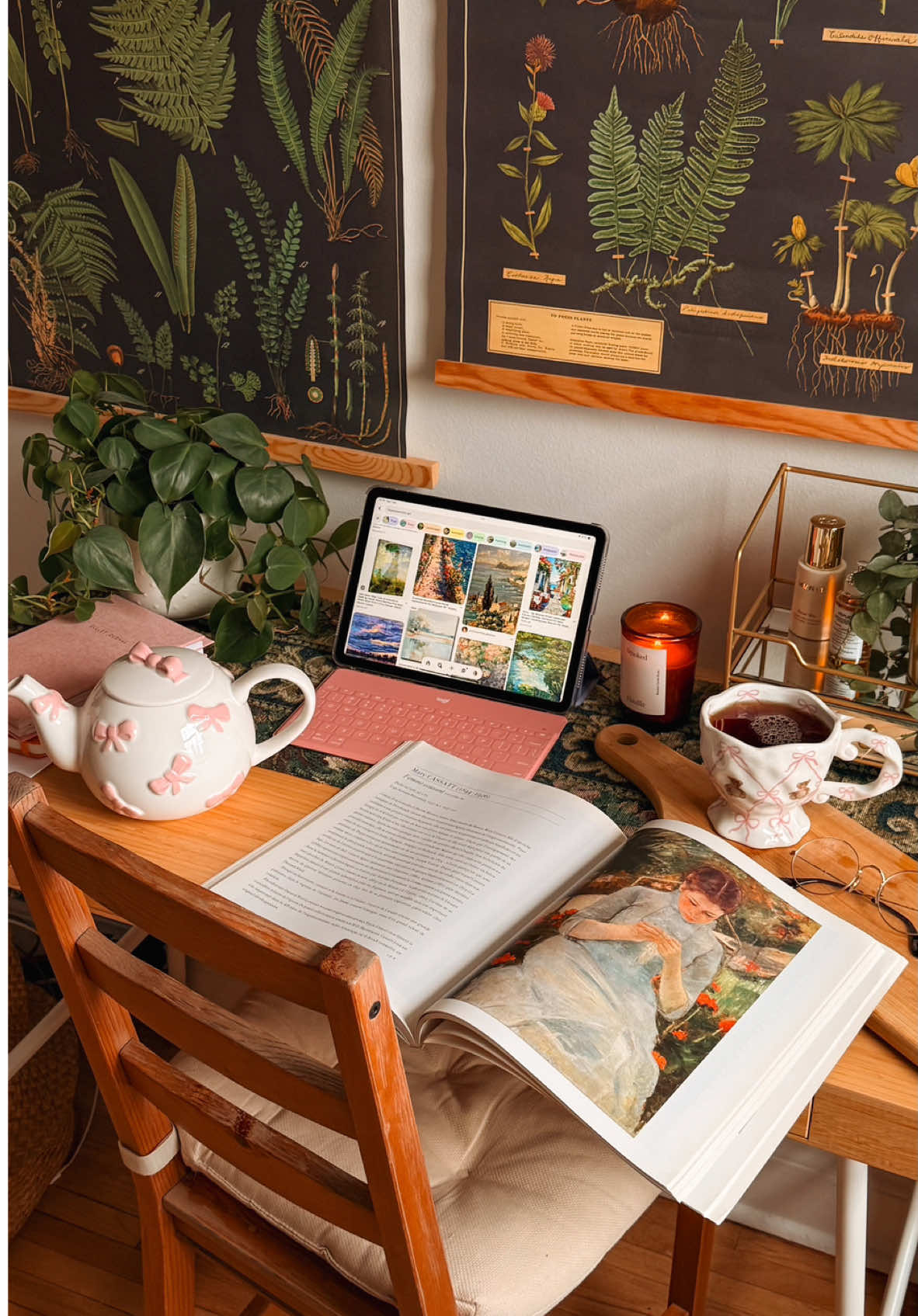 Art, especially Impressionism, has always been a source of inspiration for me. I spent a lot of time studying it in the past, and whenever I need a creative spark, I find myself completely immersed in its beauty. Naturally, the scene isn’t complete without a glowing candle and a cup of tea 🤍 #sundayvibes #selfcaresunday #selfcarefirst #morningroutine #thatgirlroutine #thatgirlmorningroutine #thatgirlaesthetic #itgirlaesthetic #softgirlaesthetics #softgirls #softgirlstyle #softgirlera #pinkaesthetic #pinkgirl #girlygirl #girlygirls #girlyaesthetic #pinterestvibes #pinterestgirl  #lightacademia 