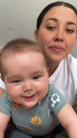 Bebé jugando #2025 #paratiiiiiiiiiiiiiiiiiiiiiiiiiiiiiii #mom #momlife #fyp #papasprimerizos #babyfunny 