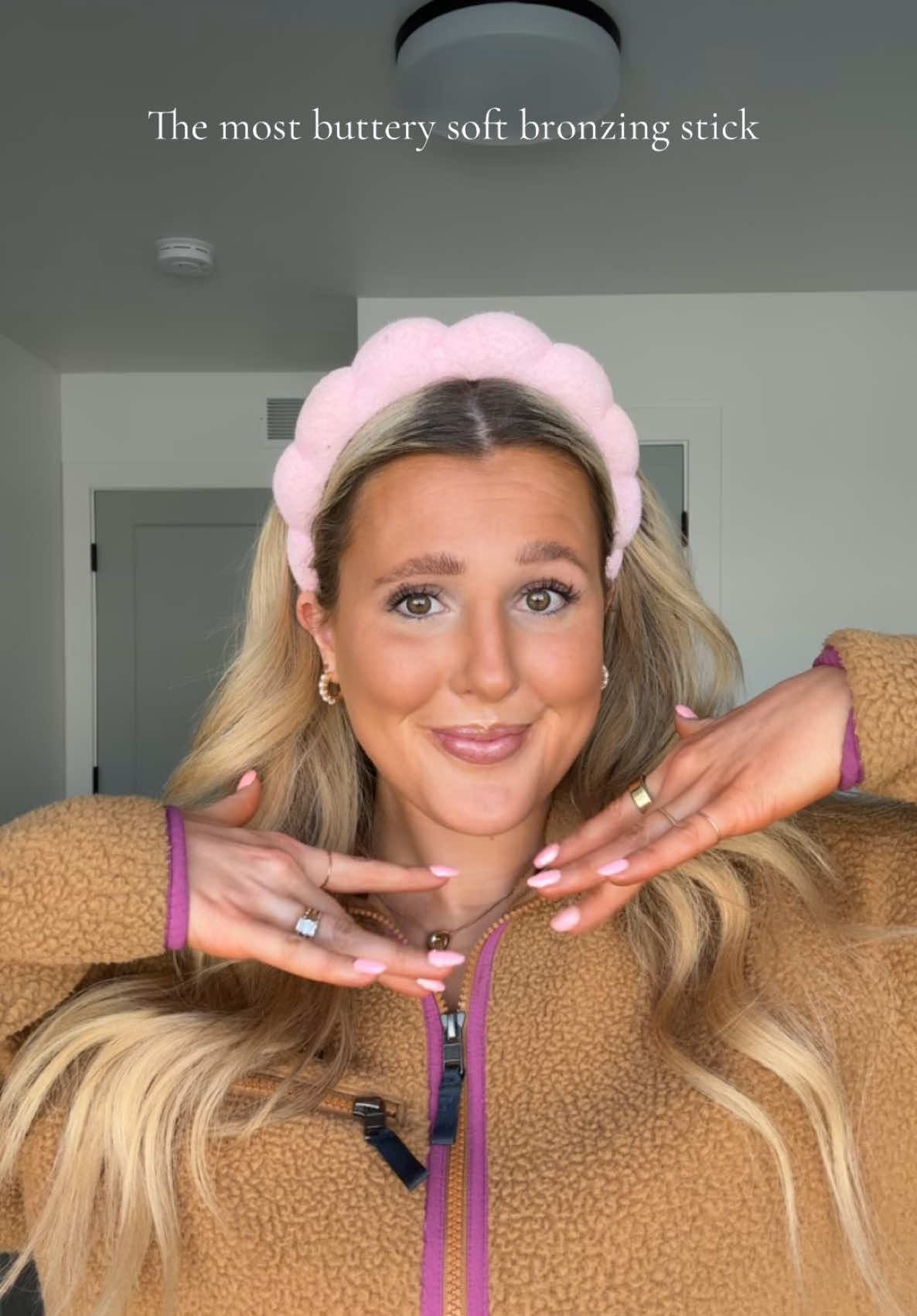 My most favorite makeup product right now! #bronzer #bronzingstick 