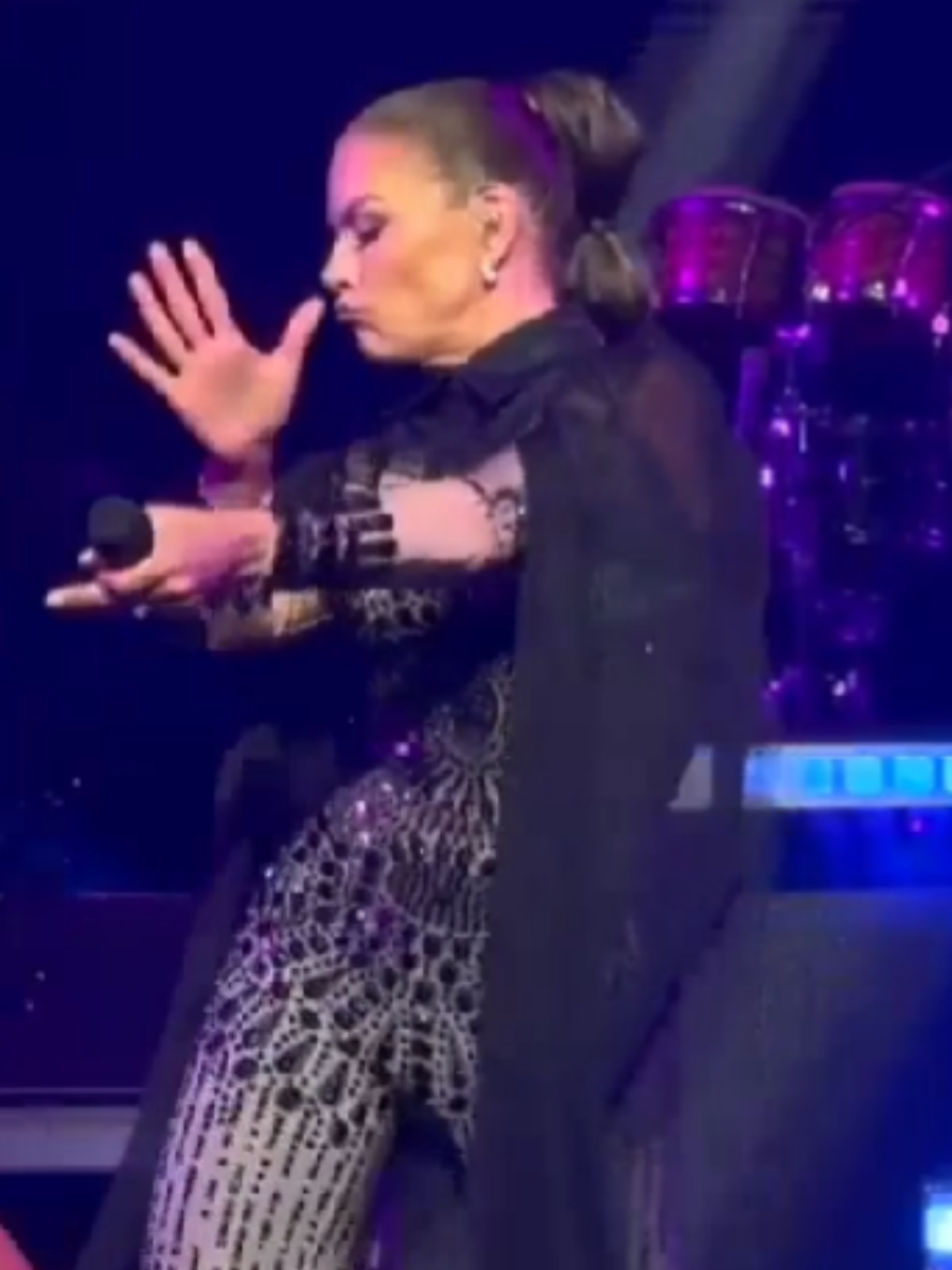 su baile!!! 🔥❤️ @Olga Tañón #musica #parati #viral #fyp #lamujerdefuego #olgatanon #olgatañon 