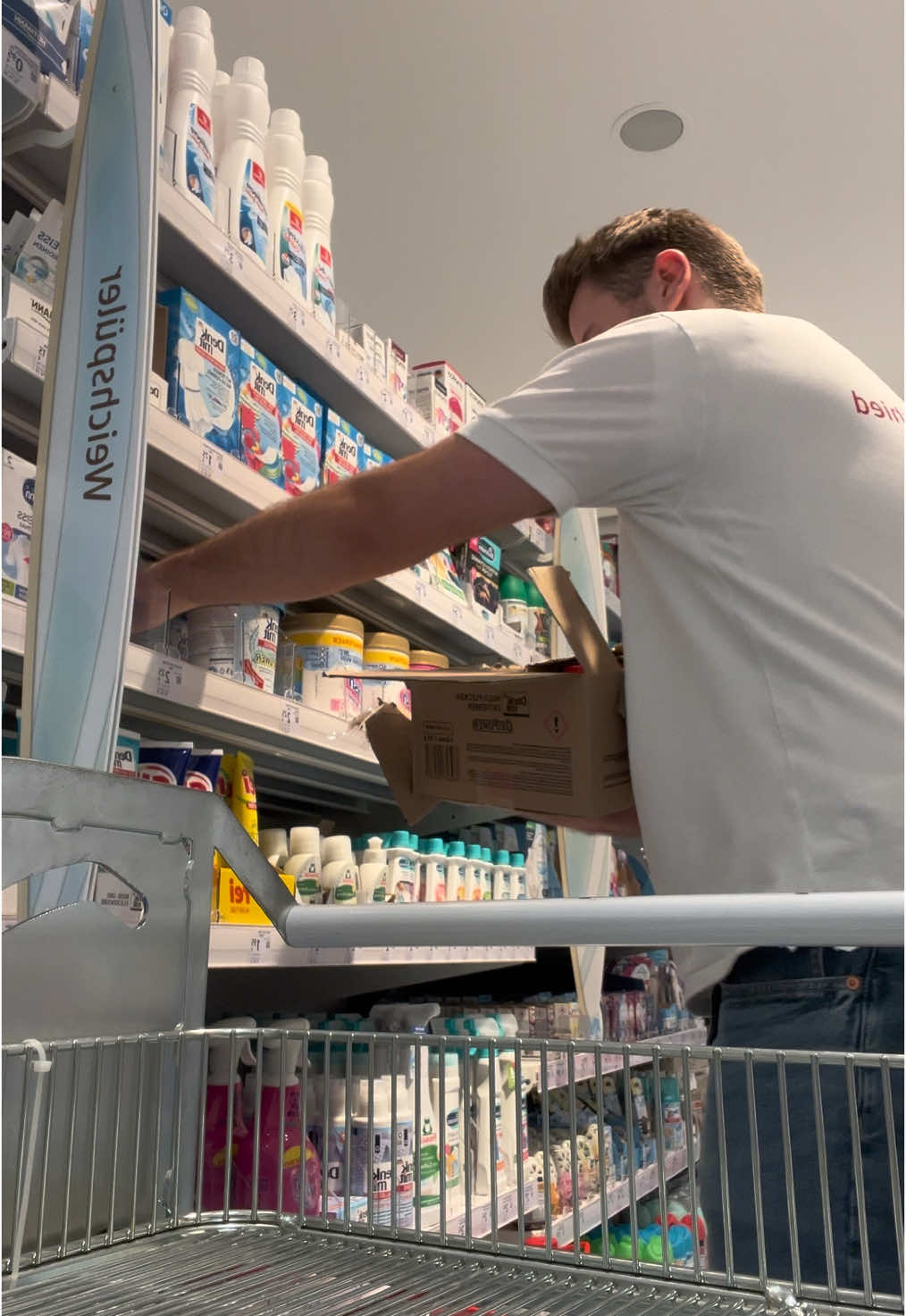 Wer arbeitet auch im WE? 🫶🏻 #dm #dmliebe #dmjobs #dmdrogerie #einzelhandel #ware #warenverräumung #arbeit #work #regale #auffüllen #fyp #fürdich #fürdichpage 