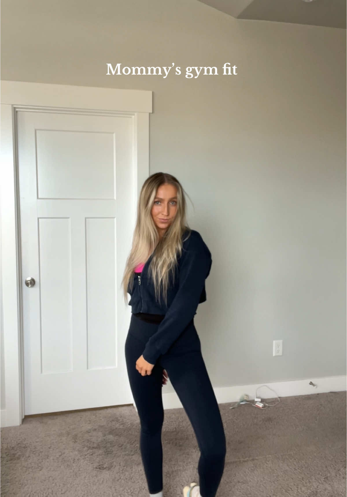 See you there 😘 whole@Fit is @CRZ YOGA #crzyoga #momstyle #sahm #gymfit #gymoutfit #OOTD 