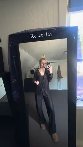 I’ve been sick for too long now . #sickday #clean #reset 