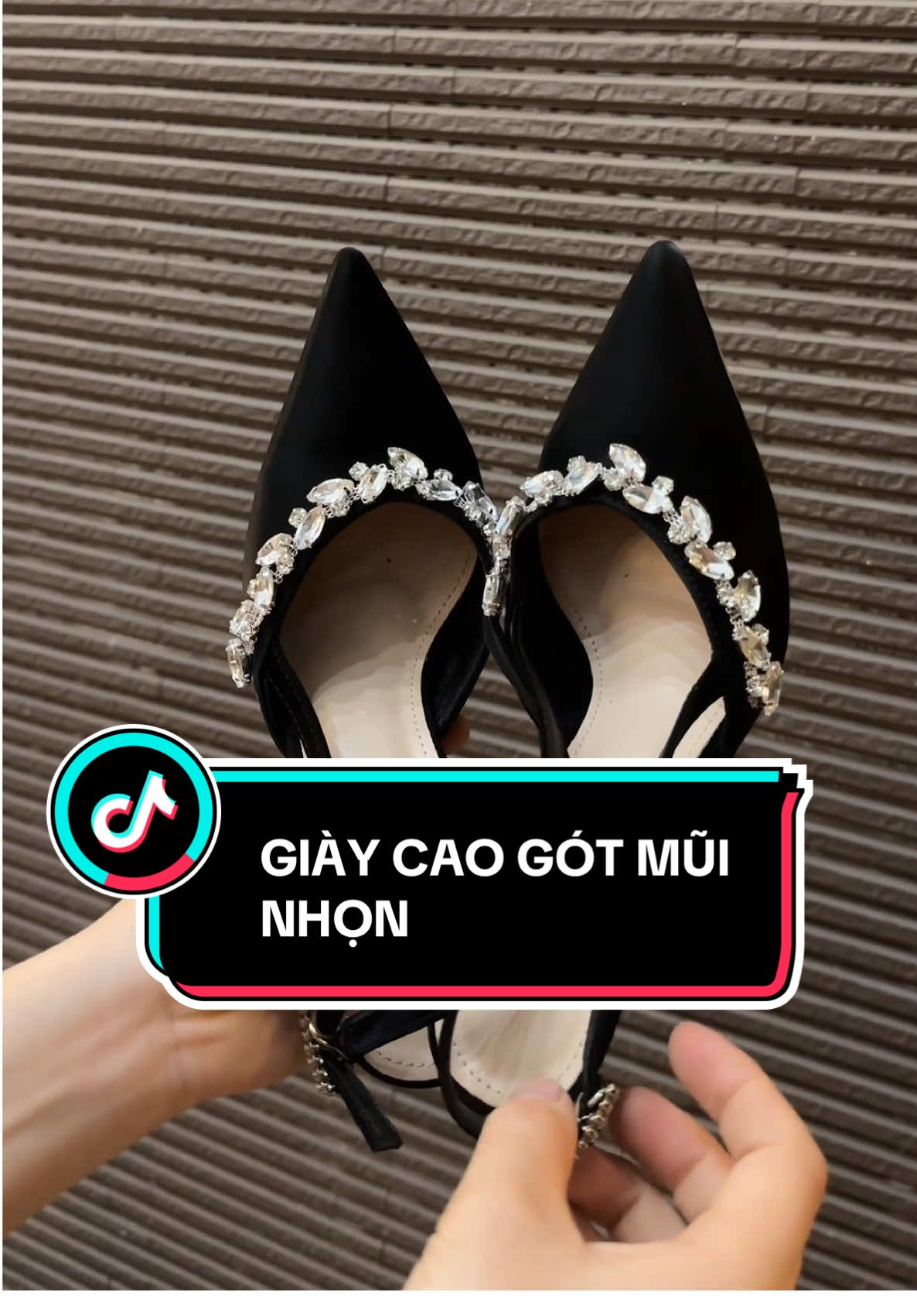 Cao gót mũi nhọn đính đá sang chảnh diện áo dài #giaycaogot #caogotmuinhon #giaycaogot9phan 