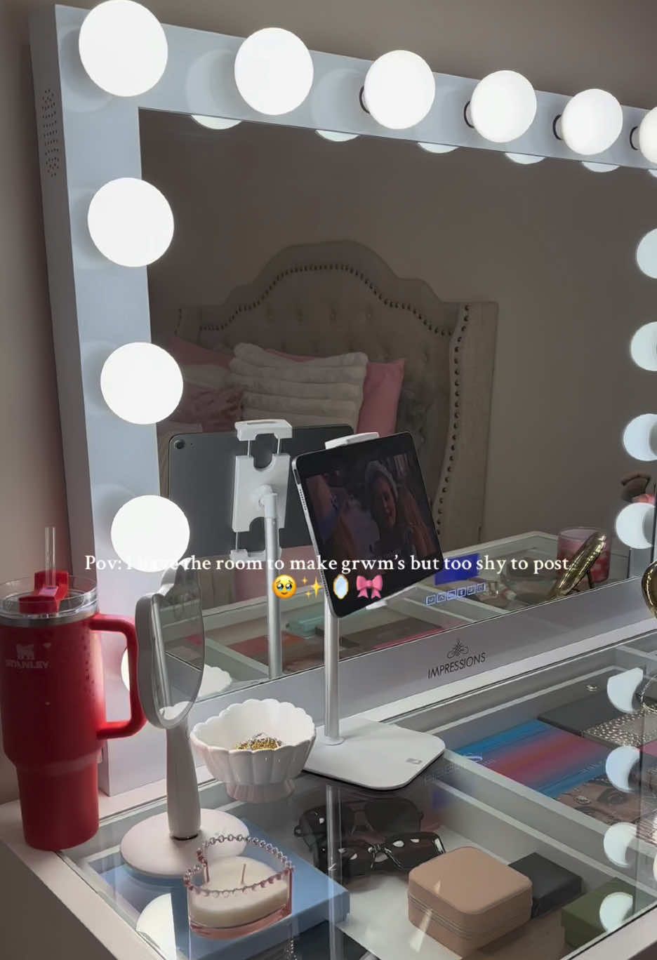 A little corner of happiness with the ultimate vanity setup by @Lisandra 💄💖 #impressionsvanity #vanity #RoomTour #vanitymirror #mirror #grwm 