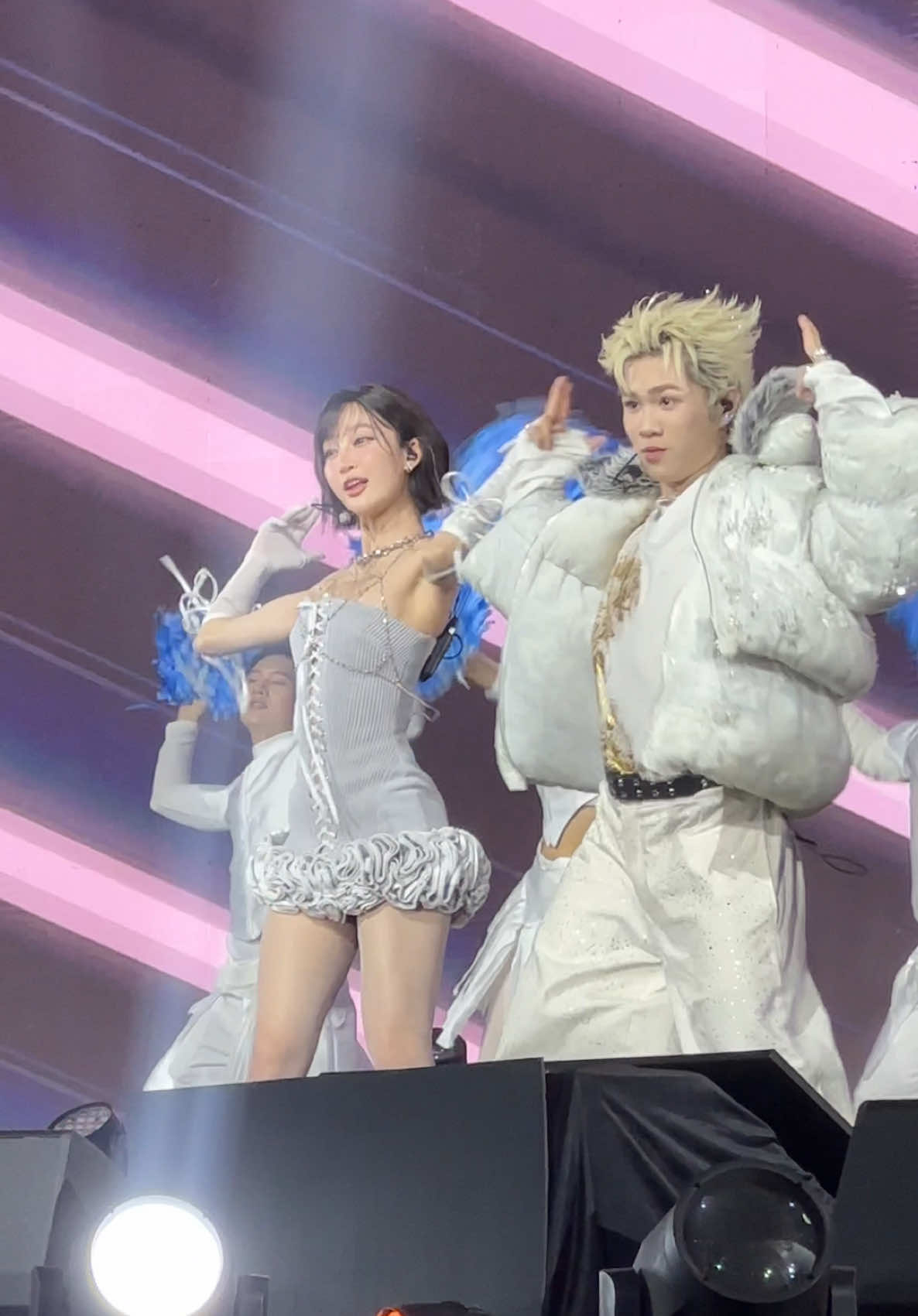 Juky San tại #song25 cùng các anh chị em thân iuuu  #jukysan #thapsangnoiem