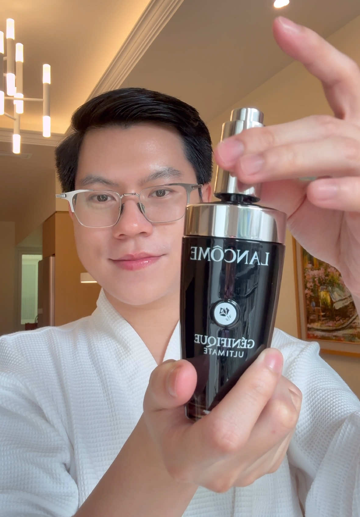 TẶNG SON + NƯỚC HOA cho bạn nào đoán đúng giá trị hộp quà Tết này của nhà @Lancome Vietnam nha!! Xuất sắc luônnnn ta nói nó đẹp gì đâu đặc biệt là em serum Genifique Ultimate chứa tới 90.000 tỉ phân tử BetaGlucans giúp phục hồi + cải thiện khuyết điểm của da rất đỉnh. Mọi người có thể đi tới các cửa hàng của Lancome để mua nhaaaa #skincaredungcach #BeautyTok #reviewlamdep #skincareroutine #lancomevietnam #skincare 