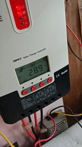 Maganda talaga na scc itong srne kasi mppt type sya mas efficient ang conversion mula solar panel papunta sa battery natin mabilis lang talaga maka charge kaya ito marerekomend ko sa inyo mga boss 60a na mppt scc na same lang din ng srne brand since hindi sya available dito kaya mag demuda ka same mppt scc goods na goods parin #mppt #solar #solarcharger 