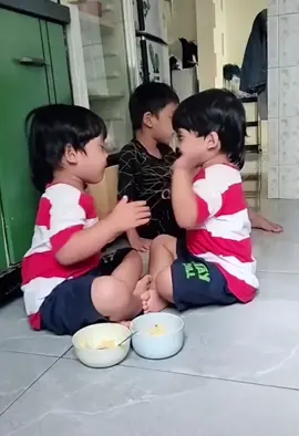 singkat, padat, yuk makan yuk😅 #viral #kembar #fyp