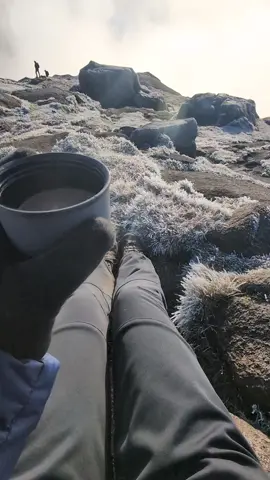 Brew with a view ☁️🤍 #brew #brewwithaview #cupoftea #flask #cloudinversions #cloud #hike #hiker #slievedoan #ireland #welsh #MentalHealth #clouds #mountain #frosty #fyp 