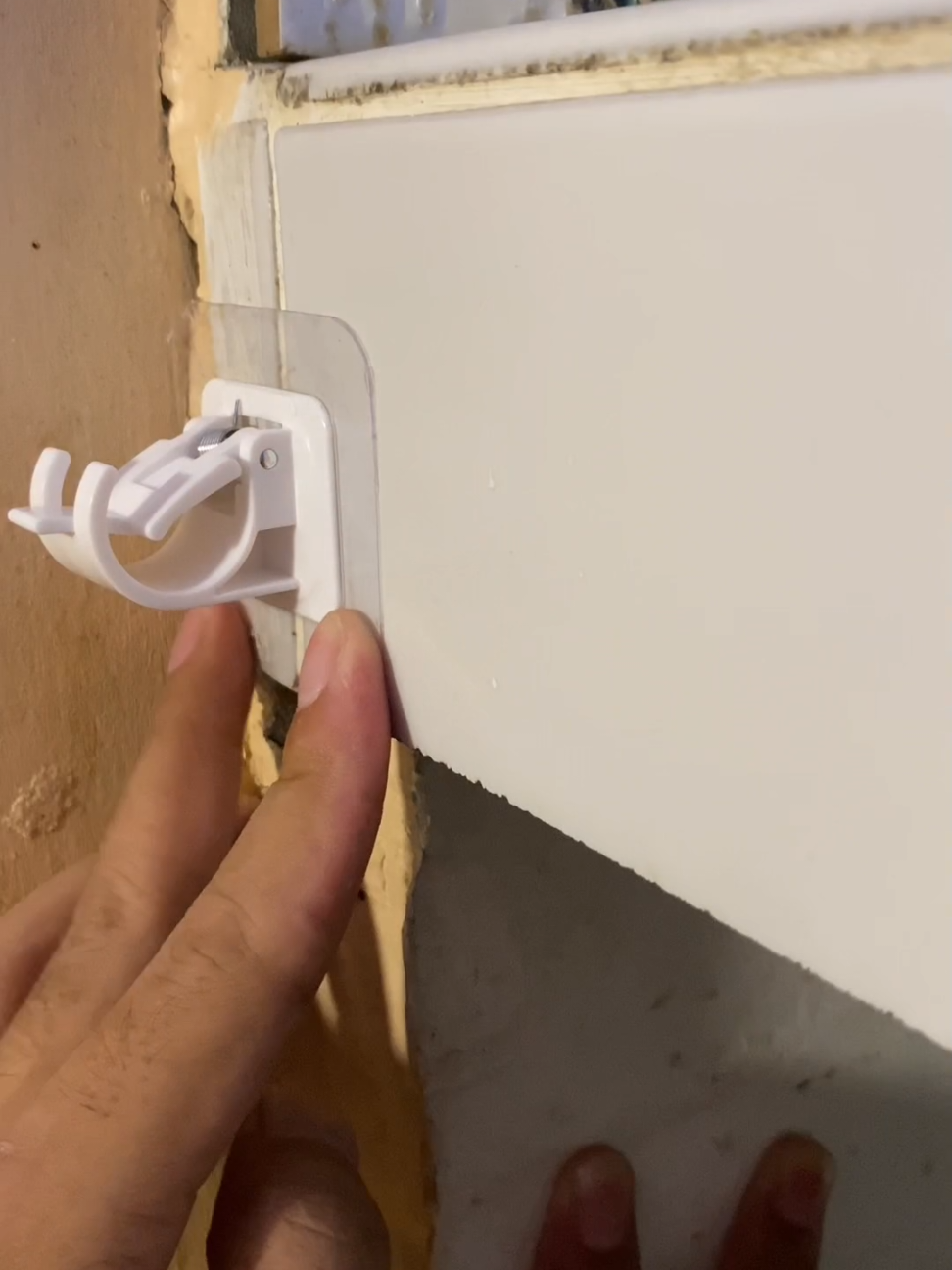 di kona pala kaylangan pang mag butas dahil dito curtain rod adhesive nato! #curtainrod #curtainholder #rod #adhesivehook #curtain #extendablerod #curtainrodhook #homeneeds 