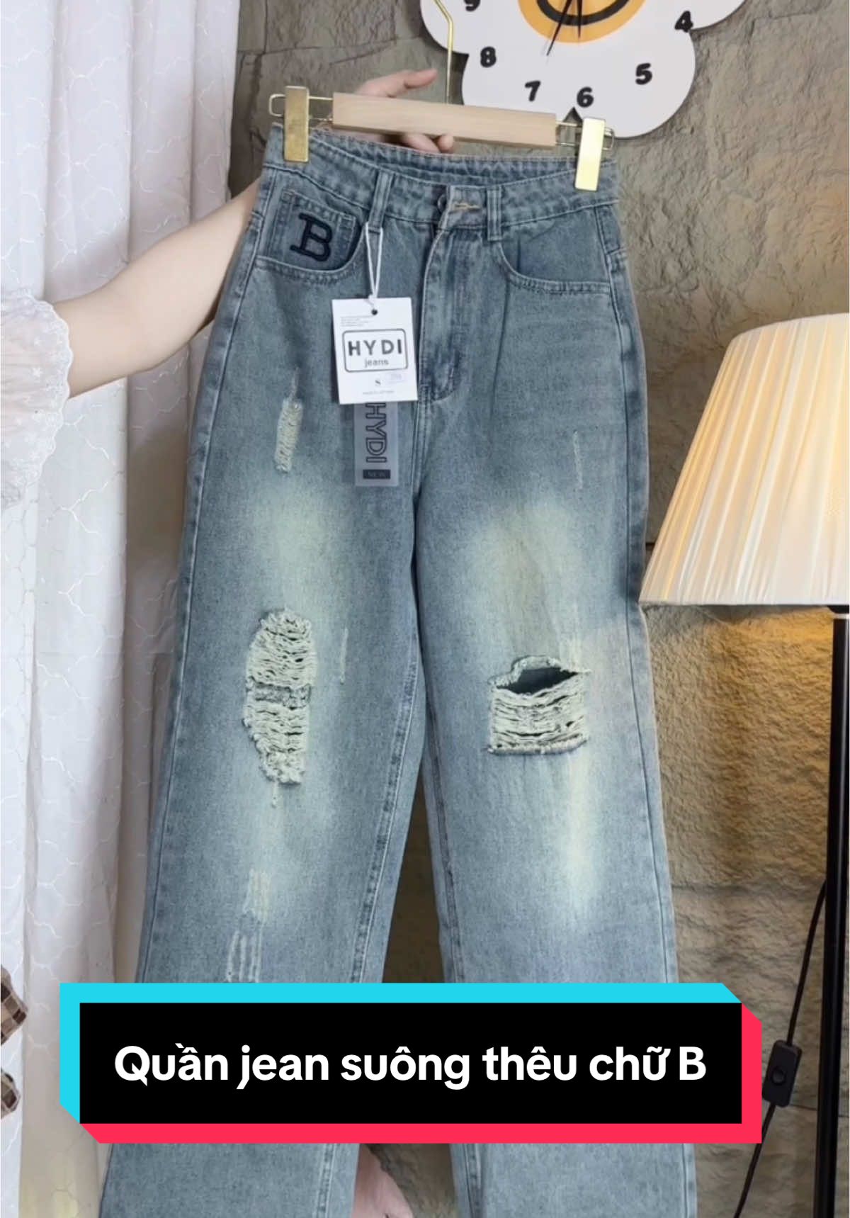 Quần jean ống suông thêu chữ B rách đùi #quanaohottrend #quanbo #xuhuongtiktok #quanjeannu #thơitrang #hydijean #thinhhanh #zinlyshop #hangmoive #quansuong #quânjean #xuhuong #thoitrang #zinly #trending #thinhhanhtiktok #jeans #videothoitrang #quanjeanlungsieucao 