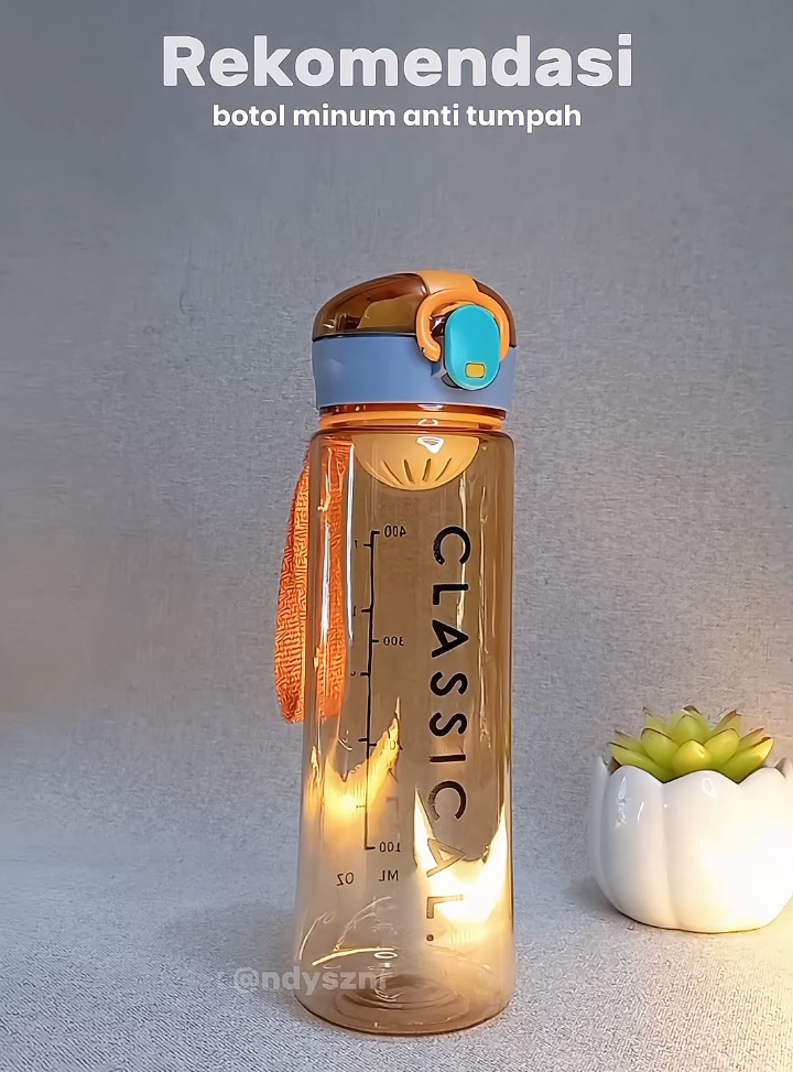 ✨ Hidup aktif dengan gaya klasik? Botol Minum Classical Anti Tumpah hadir untuk menemani harimu tanpa drama tumpahan. Desain elegan, praktis, dan 100% aman! 💼💧 Yuk, upgrade gaya hidupmu sekarang! #botolminumantitumpah  #classicalstyle #stayhydrated  #bebasbocor #elegandanpraktis  #hydrationgoals #botolminum  #antitumpah 