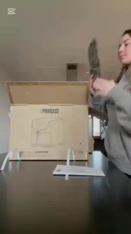 Princess 182258 SlimFry Airfryer test in volle gang! 👩‍🍳🔥 Gaat ‘ie de krokantheidstest doorstaan? Hier een video van onze tester!🙌 #AirfryerTest #Gebruikerstest #fyp #ReviewNL 
