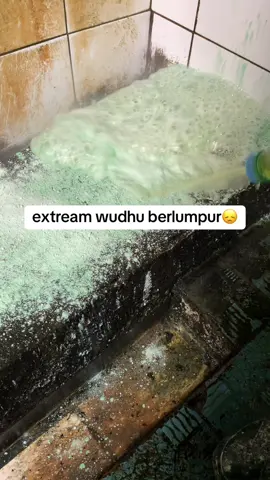 cleaning wudhu masjid lumpur berkerak🍃  kalian juga bisa bebersih masjid yuk gunakan alat seadanya. informasi cleanermasjid in Bio