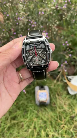 Mặt oval máy cơ chưa bao giờ hết hot