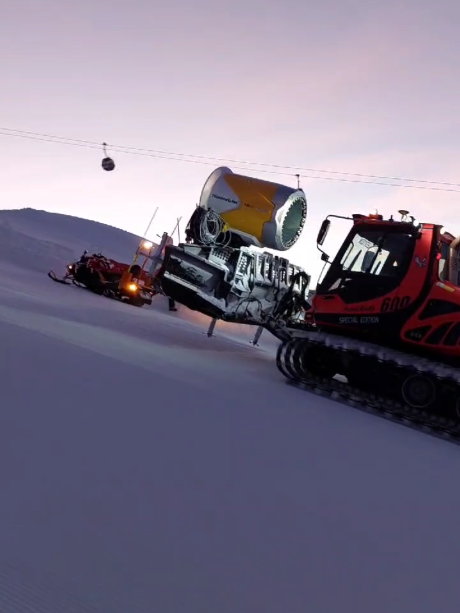 Gun delivery #technoalpin #pistenbully #fyp #dreamjob #snowgun #snowmaking #heldendernacht #pistenbully600 #pistenbullyworld #600polar #grooming #snowgroomer #prinothleitwolf #prinoth_snowgroomers #prinoth 