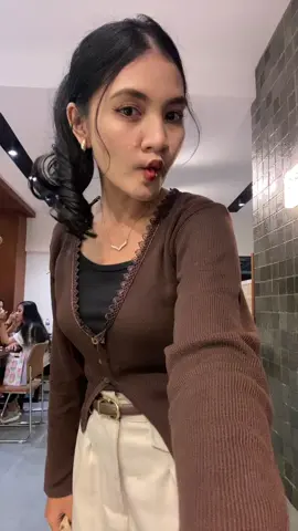 cardigan nya udah restock lagiiiii😃🤩 #outfit #outfitideas #OOTD 