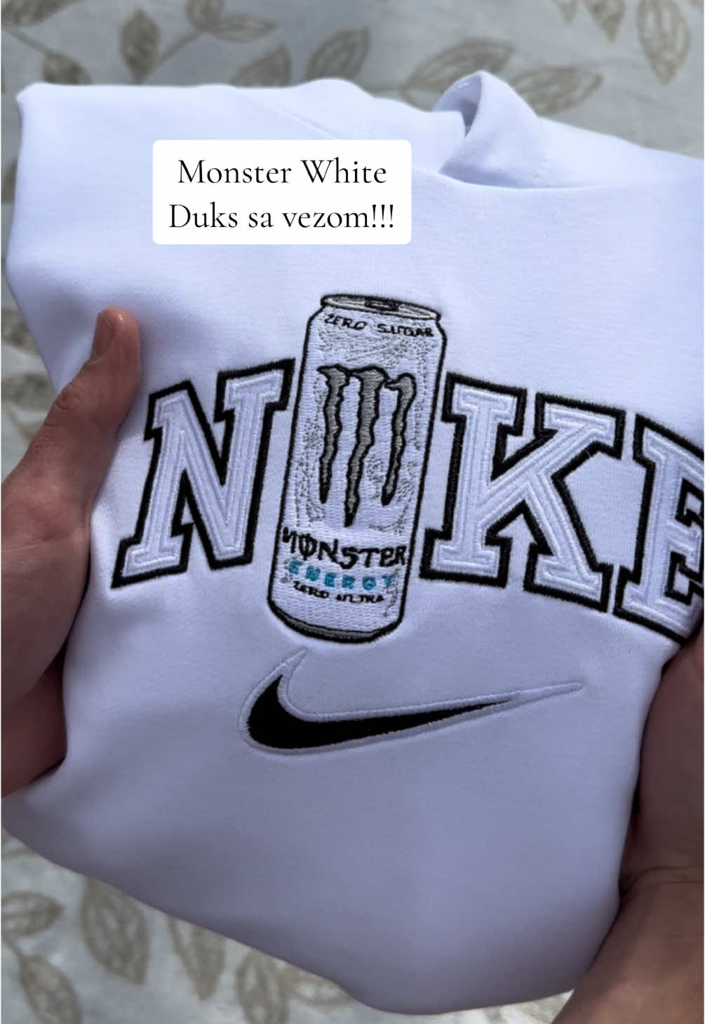 🔥 Stigao je novi duks sa Monster Energy Ultra White vezom!🔥 Savršen za sve ljubitelje unikatnih dizajna i energije! ⚡️ 🎯 Poruči svoj: 🌐 Na sajtu: vezpozelji.com 📩 Ili u DM! #vezpozelji #fyp #monsterenergy #dukspoželji #embroidery #whitehoodie #customdesign