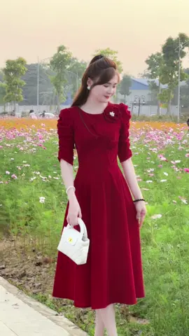 Chiếc váy nhung đỏ ❤️ #vaythietke #thờitrangnữ #mỗingàymộtoutfit #đầmdựtiệc #vayxinh 