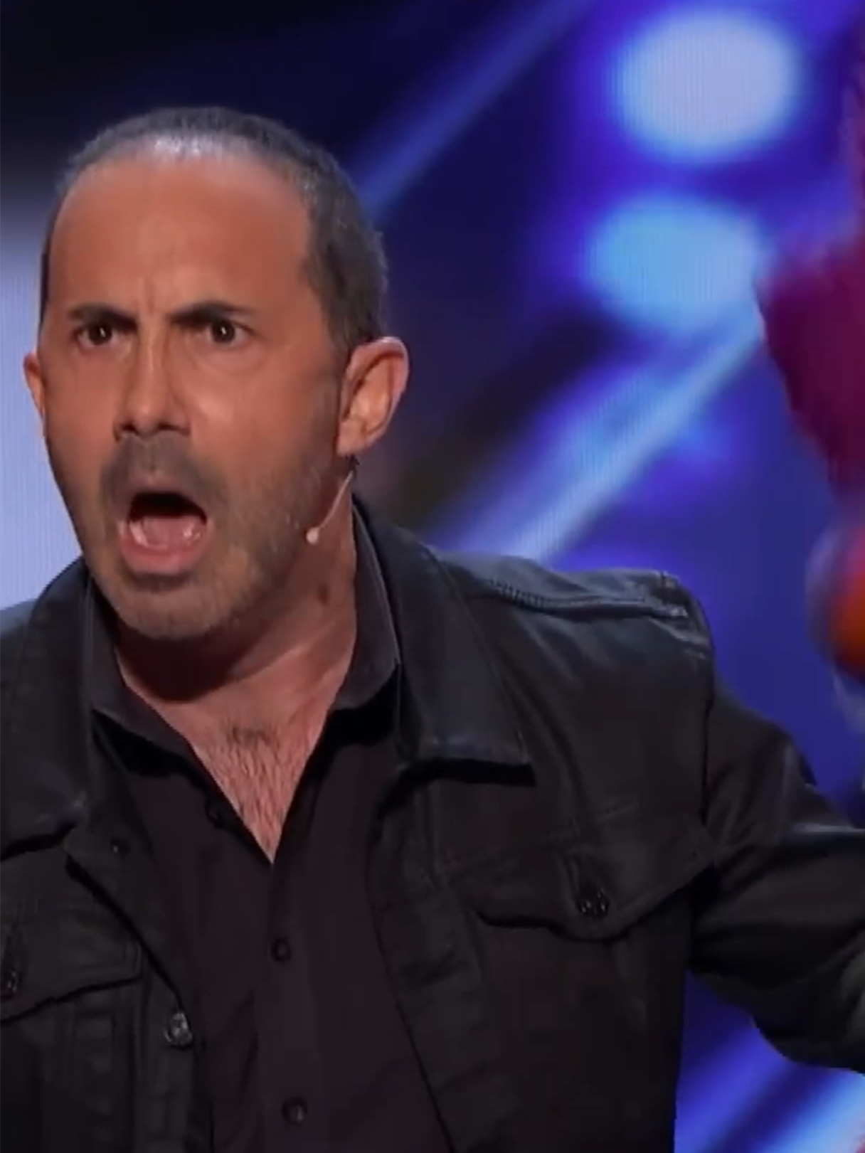 He Takes a 💩 on Stage!  #AGT #ventriloquist #ventriloquistdummy #americasgottalent  Michael Paul and his pet bird Willy have the audience in HYSTERICS on America's Got Talent!