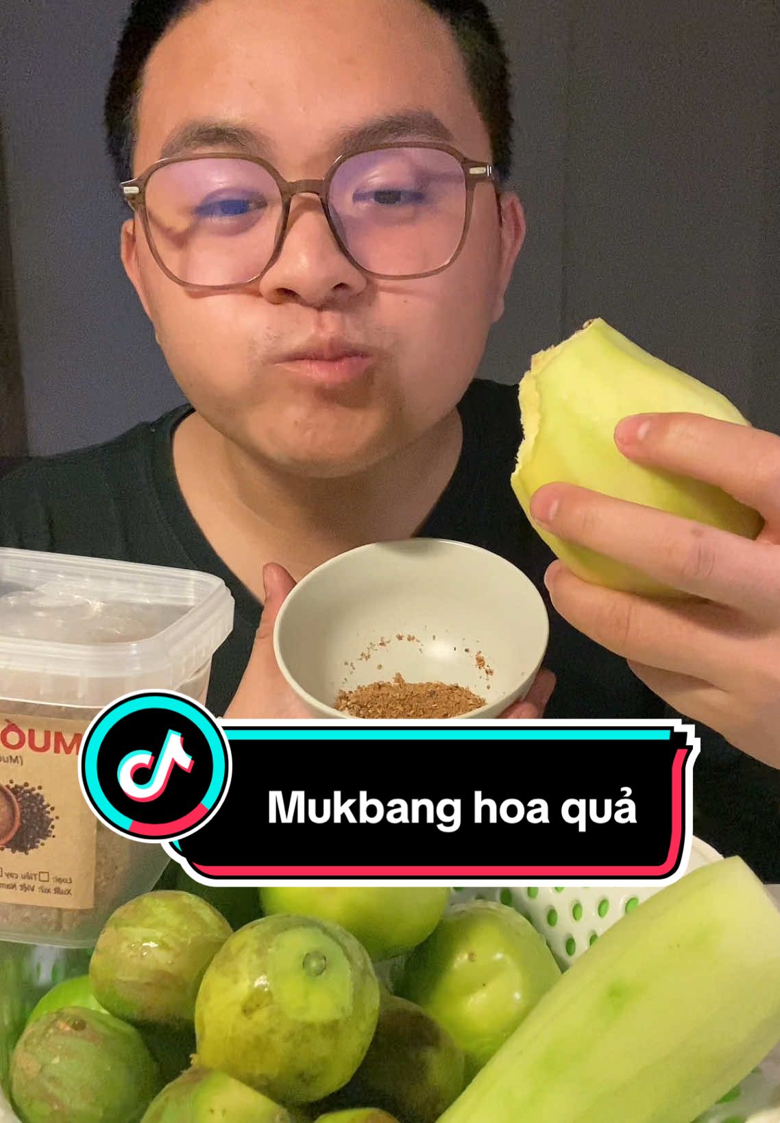 Múc boang toàn hoa quả màu xanh với muối tiêu cay 🍏🥭🥒  #cuong10yen #dailyvlog #mukbang #asmr #ancungtiktok #review #hoaqua 