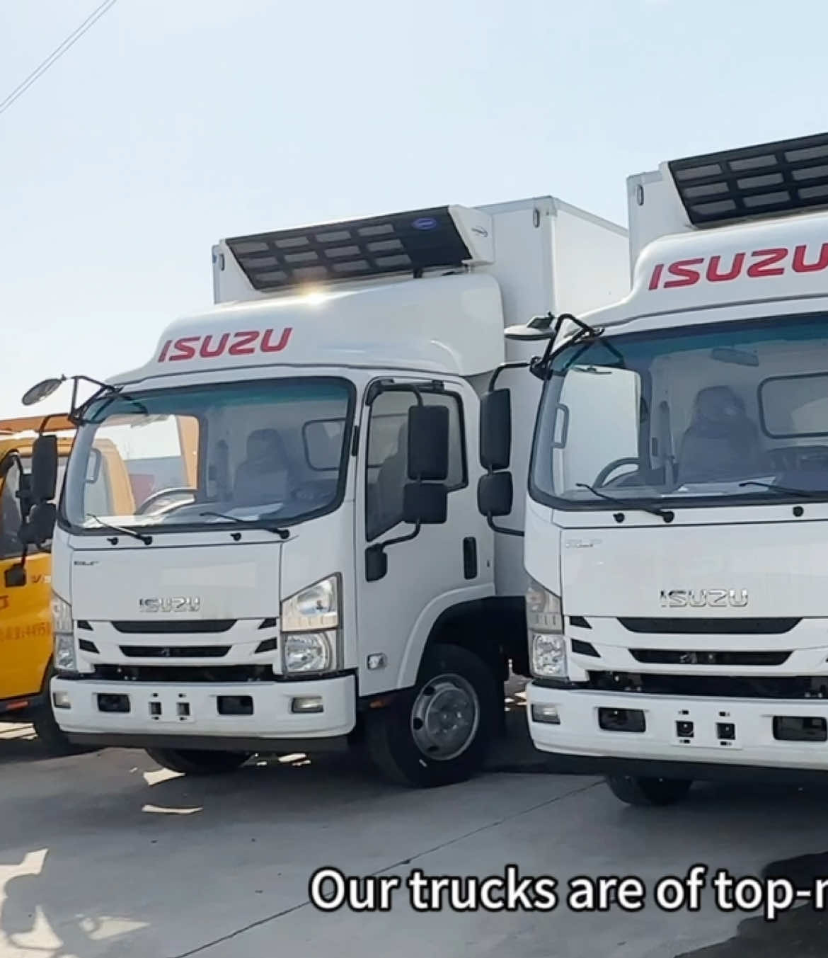 Isuzu 6-ton refrigerator truck is used to transport food, vegetables and fruits.