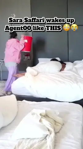 Sara Saffari dumps water on Agent00 to wake him up 😳😭 #agent00 #sarasaffari #ampclips #twitchclips 