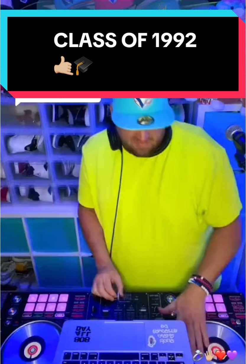 Classf Of 1992 🤙🏼🎓 #1992 #ClassOf1992 #90s #MusicChallenge #GenX #GenZ #Millennials #Montreal #DJ #BigBlizz #Trict🖐🏼 